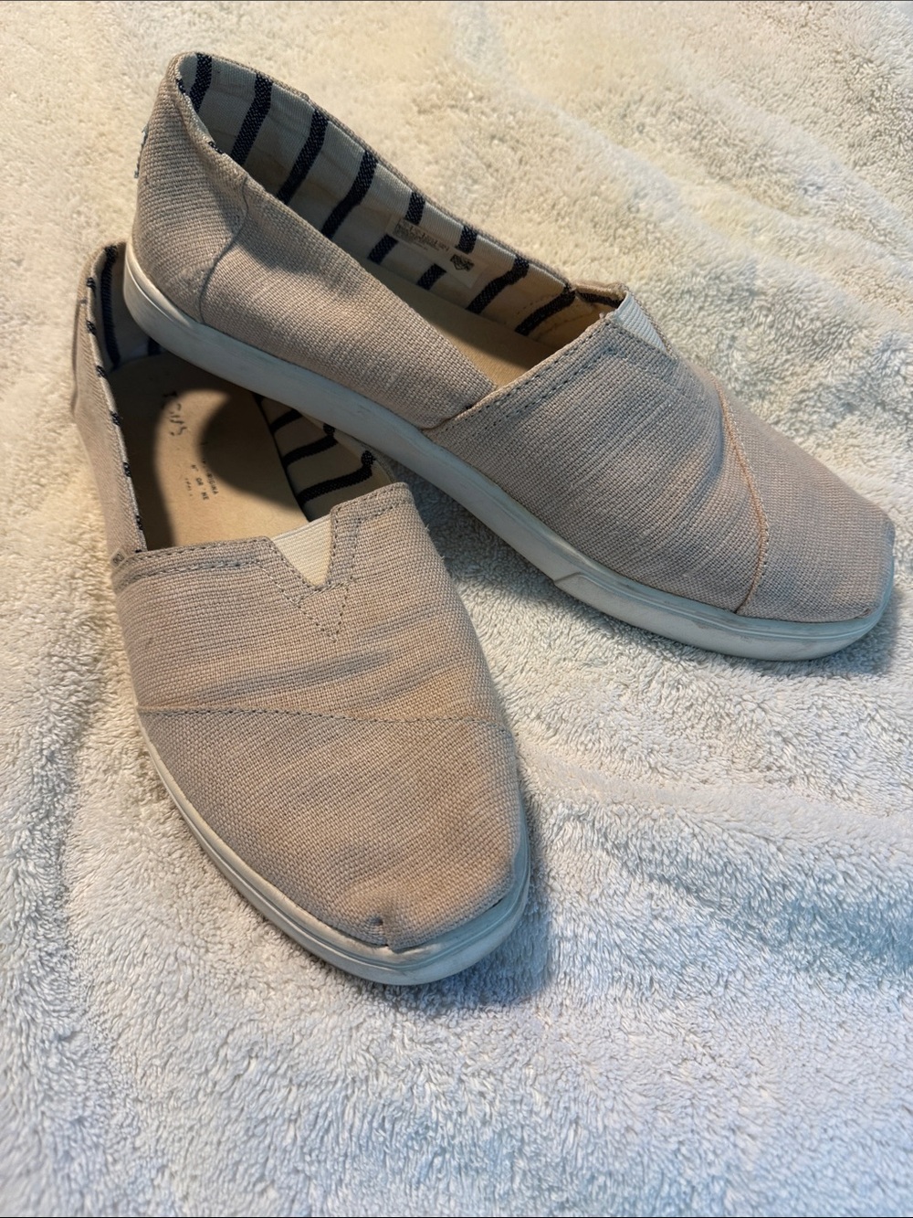 Toms Slip-On Canvas Flats in Light Taupe size 11